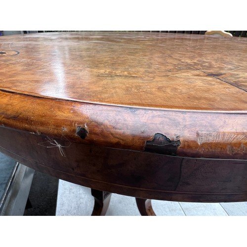 134 - A 19thC oval walnut and inlaid table 72cm h x 114cm w x 78cm d.