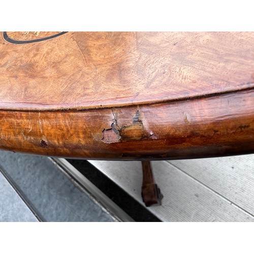 134 - A 19thC oval walnut and inlaid table 72cm h x 114cm w x 78cm d.