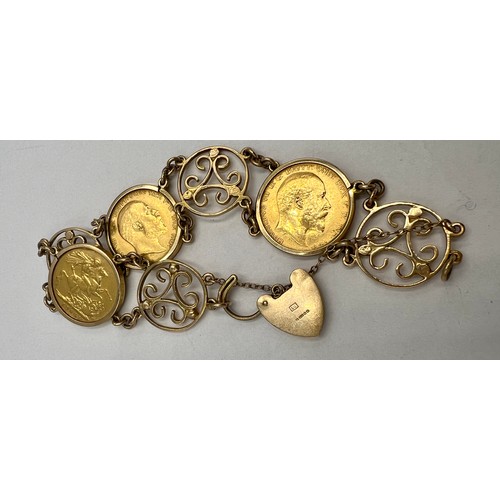 846 - Three Edwardian 1904 full sovereigns made into a bracelet with 9 carat gold. Total weight 41gm.