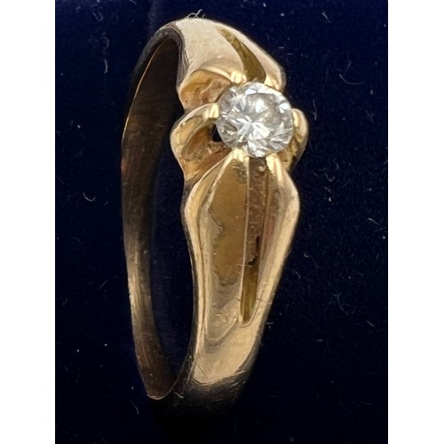 634 - An 18 carat gold solitaire diamond ring. Size U. Weight 6.2gm.