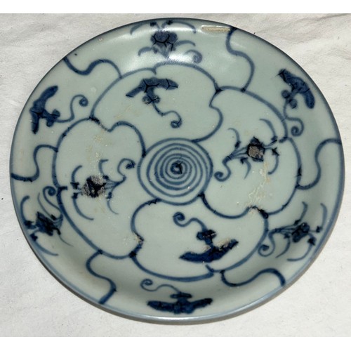 1056 - Chinese Tek Sing Cargo, 4 x saucers 15cm diameter and 2 x plain bowls 16cm diameter.