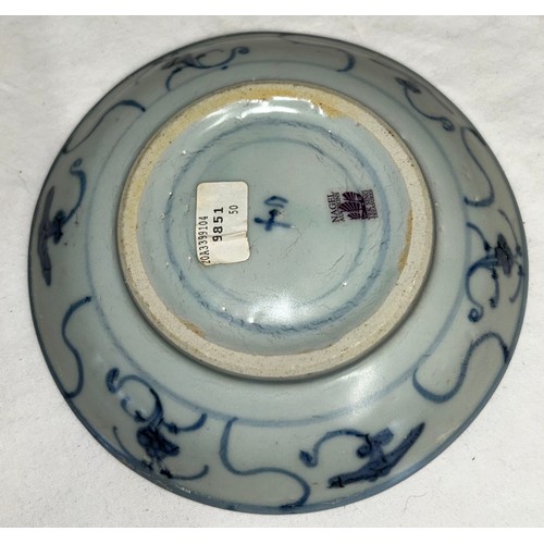 1056 - Chinese Tek Sing Cargo, 4 x saucers 15cm diameter and 2 x plain bowls 16cm diameter.