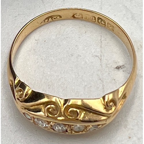 540 - An 18 carat gold ring set with 5 diamonds. Size O. Weight 2.3gm.