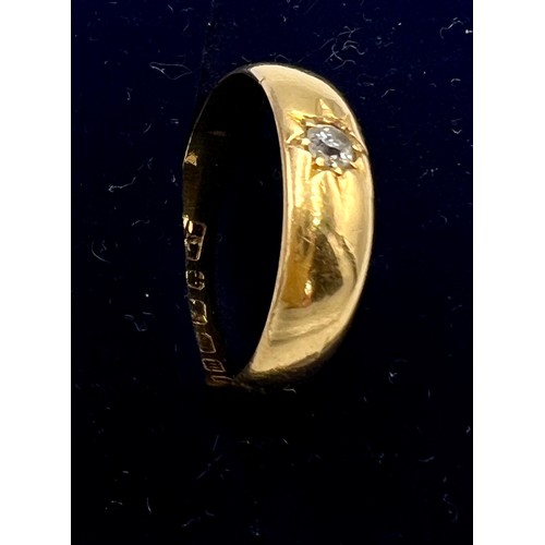 550 - A 22 carat gold band set with solitaire diamond. Size M. Weight 2.8gm.