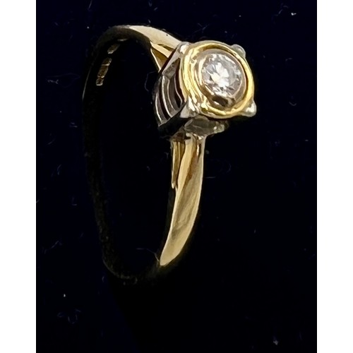 551 - A 18 carat gold ring set with solitaire diamond. Size M. Weight 3.4gm.