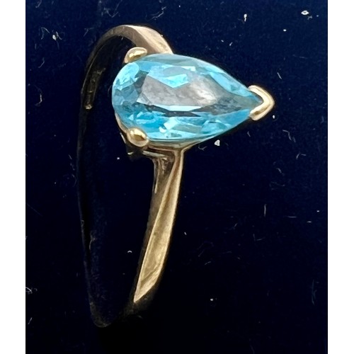 560 - A nine carat gold ring set with blue gem stone. Size R. Weight 1.4gm.