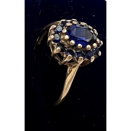 565 - A nine carat gold ring set with blue stones. Size R, weight 2.4gm.