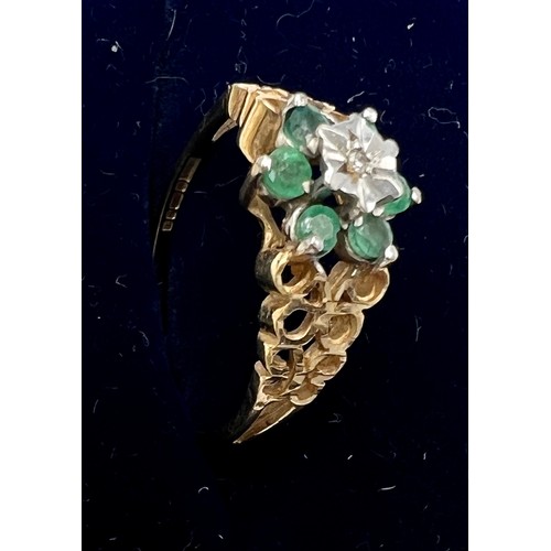 569 - Nine carat gold cluster ring set with green and clear stones. Size M. Weight 1.6gm.