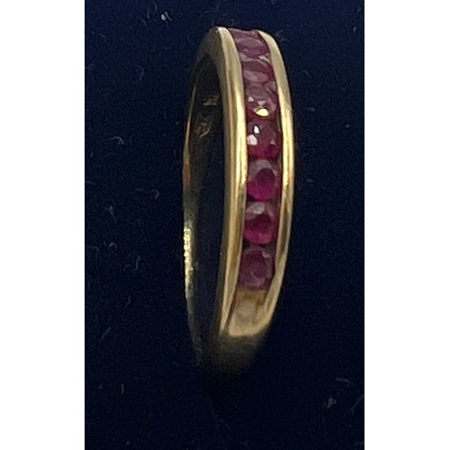 572 - A 9 carat gold ring set with pink stones. Size N. Weight 1.8gm.