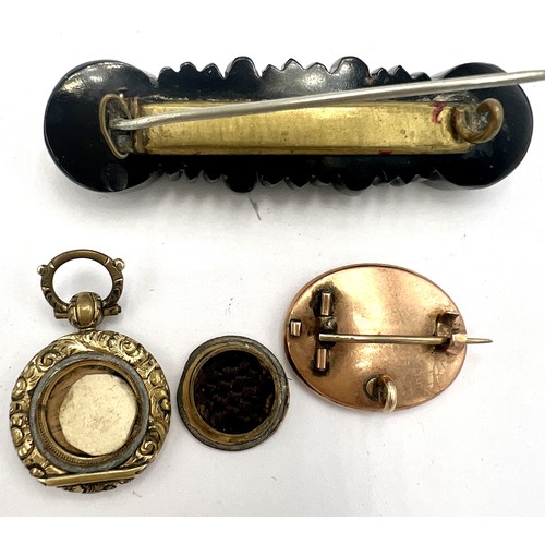 529 - Victorian jewellery to include jet brooch, mourning pendant containing hair and a yellow metal brooc... 