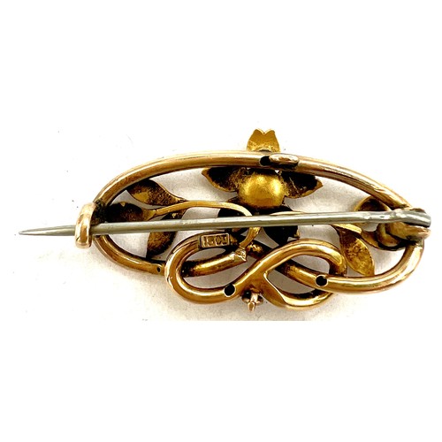 527 - A 15 carat gold brooch set with seed pearl. 3.5cm l. Weight 3.6gm.