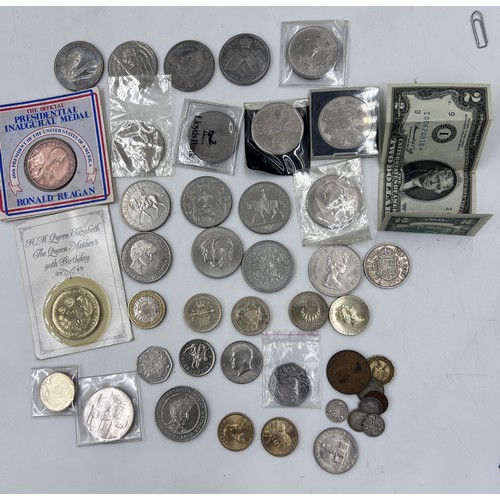 826 - Various coinage to include 20 x pounds/crowns, threepences, two pound coins , American dollars, a no... 