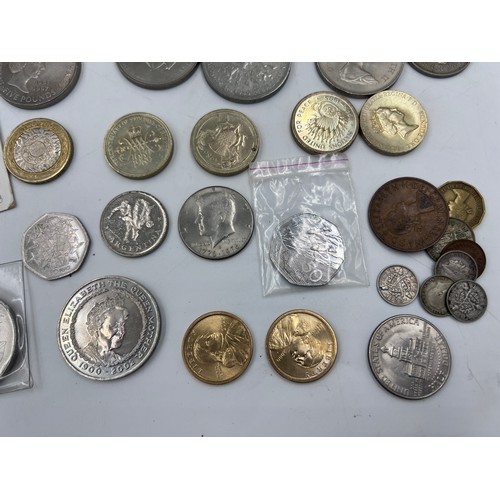 826 - Various coinage to include 20 x pounds/crowns, threepences, two pound coins , American dollars, a no... 