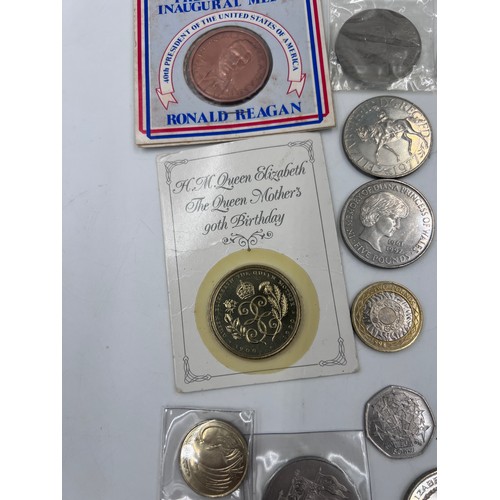 826 - Various coinage to include 20 x pounds/crowns, threepences, two pound coins , American dollars, a no... 