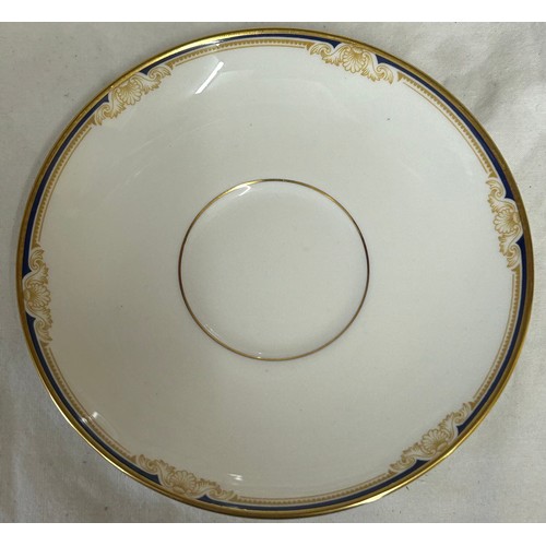 347 - A part tea/dinner service Wedgwood Cavendish pattern R4680 comprising meat plate 39cm, 8 x dinner pl... 