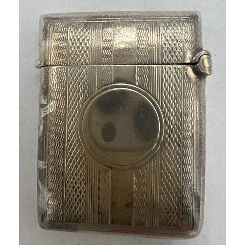 934 - Silver vesta case with vacant cartouche, Birmingham 1903. 4cm x 3cm. 20gm.