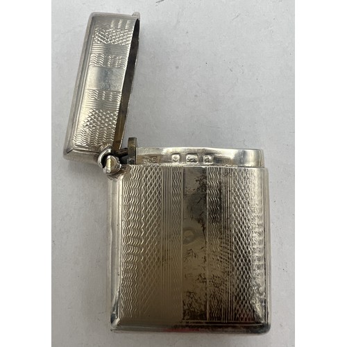 934 - Silver vesta case with vacant cartouche, Birmingham 1903. 4cm x 3cm. 20gm.