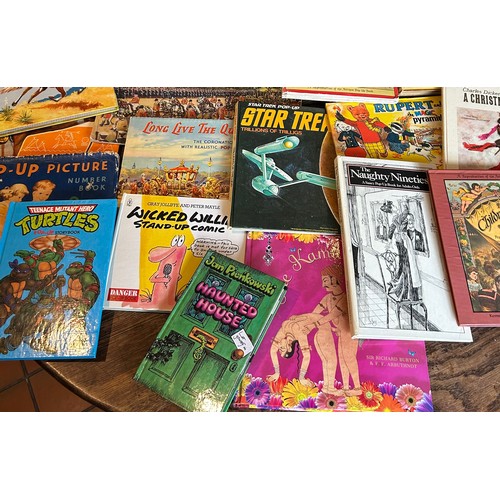 1163 - A quantity of pop up books, mid - late 20thC to include : 7 x Robert Sabuda, 3 x Jan Pienkowski 4 x ... 