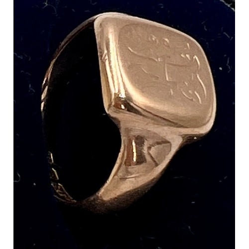 612 - A 9 carat gold signet ring, size O, weight 6.3gm.