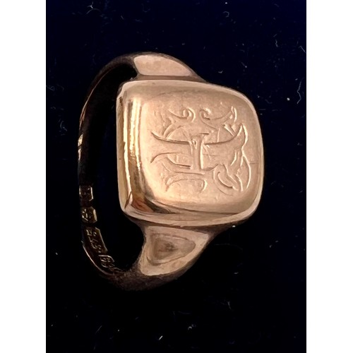 612 - A 9 carat gold signet ring, size O, weight 6.3gm.