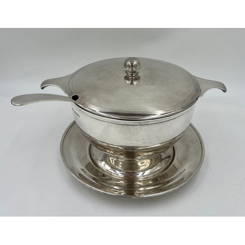 923 - A silver lidded tureen on stand with ladle, Sheffield 1935 with Jubilee mark, maker Viners Ltd. Ture... 