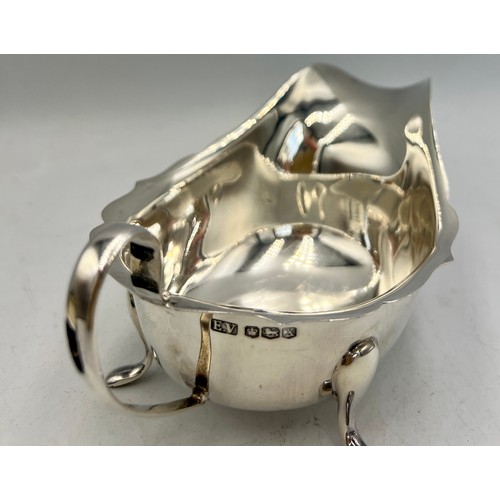 924 - Silver sauce boat, Sheffield 1940, maker Viners Ltd. Weight 108gm.