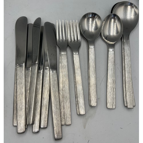 1437 - Vintage Viners stainless steel cutlery to include Gerald Benney for Viners bark design 6 table knive... 