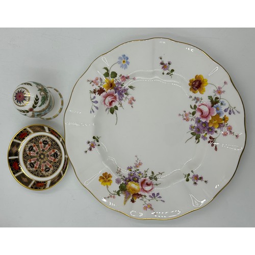 336 - Various ceramics : Royal Crown Derby Imari dish 11cm d, egg on stand 'Russia' 1993 and Derby Posies ... 