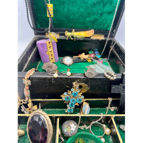 579 - A 19thC leather covered jewellery box and contents of 19th and early 20thC jewellery to include 9 ca... 