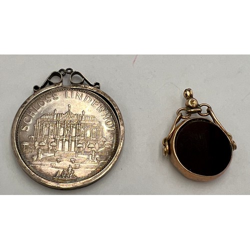 521 - A 9ct gold fob set with agate and a German coin. Fob weighs 5.4gm.