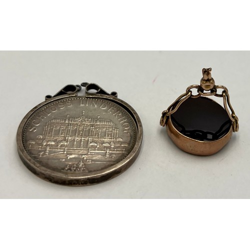 521 - A 9ct gold fob set with agate and a German coin. Fob weighs 5.4gm.