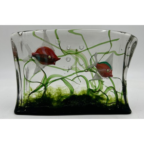 469 - A Murano glass Aquarium sculpture, internally decorated with two fish swimming amongst waterweed, un... 