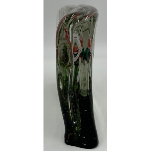 469 - A Murano glass Aquarium sculpture, internally decorated with two fish swimming amongst waterweed, un... 