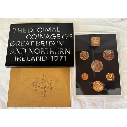 774 - Nine sets of coinage of Great Britain and Northern Ireland 7 x 1970, 2 x 1971, 16 x Elizabeth crowns... 