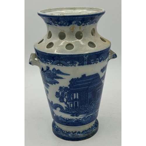 169 - A group of early 19th century blue and white transfer-printed wares, c. 1800-10. To include a buddli... 