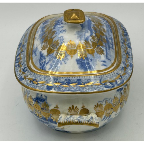 171 - A group of mainly Spode early 19th century porcelain, c. 1810-20. Toi include: a blue and white tran... 