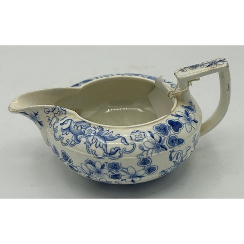 173 - A group of late 18th century and early 19th century blue and white transfer-printed sauce boats, c. ... 