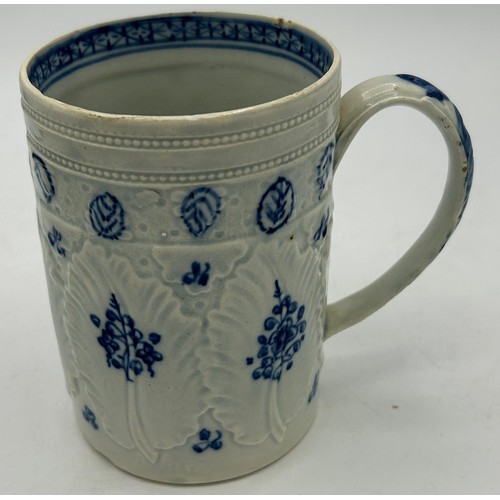 175 - A group of early 19th century hand-painted and blue and white transfer-printed pearlware cabbage lea... 