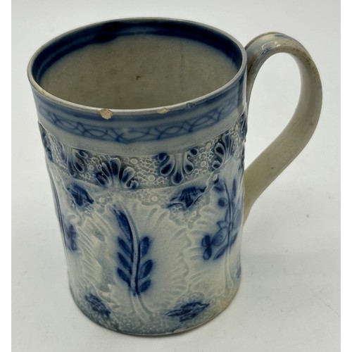 175 - A group of early 19th century hand-painted and blue and white transfer-printed pearlware cabbage lea... 