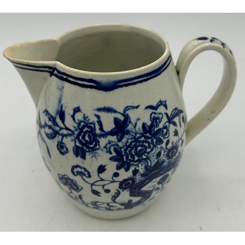 176 - A group of early 19th century blue and white transfer-printed pearlware pieces, c. 1800-10. To inclu... 