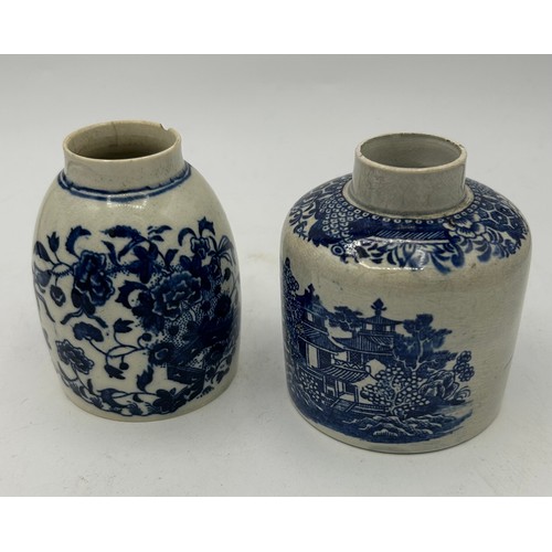 176 - A group of early 19th century blue and white transfer-printed pearlware pieces, c. 1800-10. To inclu... 