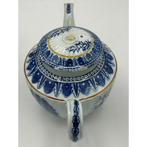 177 - A group of early 19th century blue and white transfer-printed teapots, c. 1800-10. Tallest: 17cm tal... 