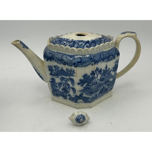 177 - A group of early 19th century blue and white transfer-printed teapots, c. 1800-10. Tallest: 17cm tal... 