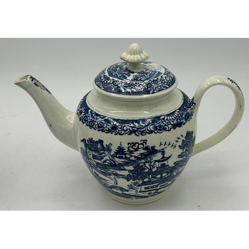 177 - A group of early 19th century blue and white transfer-printed teapots, c. 1800-10. Tallest: 17cm tal... 