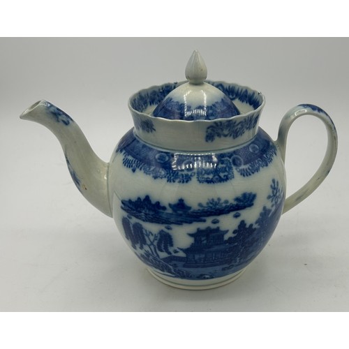 177 - A group of early 19th century blue and white transfer-printed teapots, c. 1800-10. Tallest: 17cm tal... 