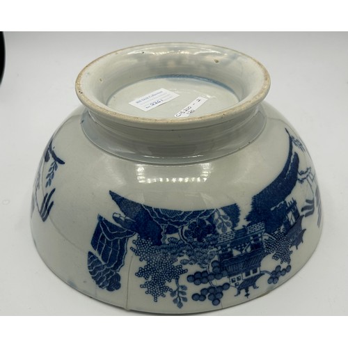 181 - An early 19th century blue and white transfer-printed bowl c. 1800-10. Decorated with a printed titl... 