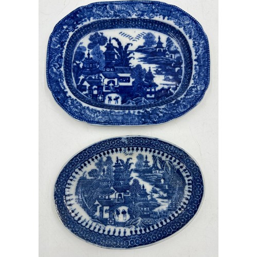 186 - A group of early 19th century blue and white transfer-printed wares, c. 1800-10. To include: a Gallo... 