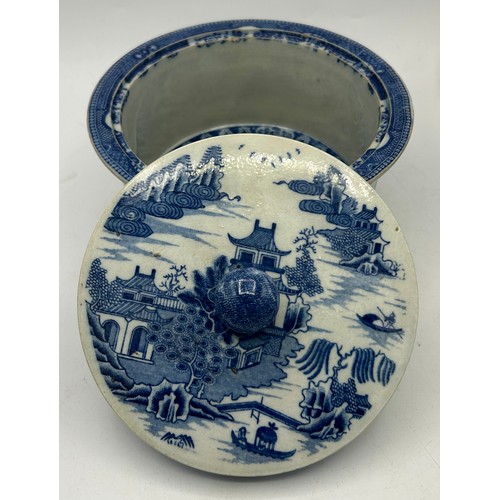 187 - A group of early 19th century blue and white transfer-printed wares, c. 1800-10. To include: a Spode... 