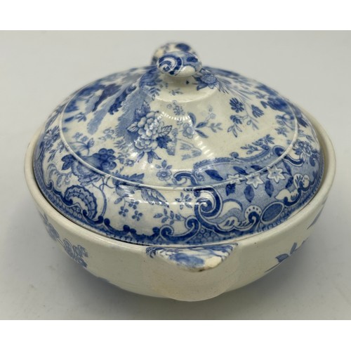 187 - A group of early 19th century blue and white transfer-printed wares, c. 1800-10. To include: a Spode... 