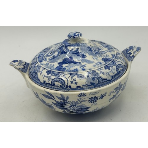 187 - A group of early 19th century blue and white transfer-printed wares, c. 1800-10. To include: a Spode... 